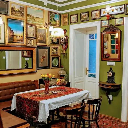Promenade Apartment *